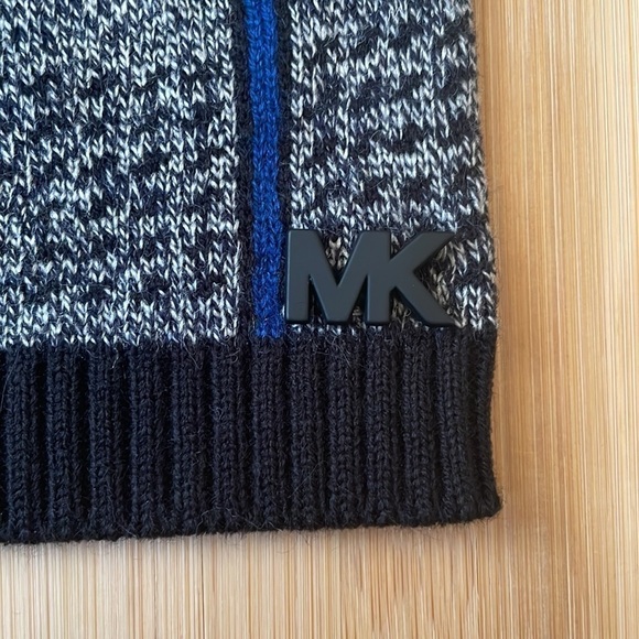 Brand New Michael Kors Black & Blue Knit Beanie Hat w/  Metal Logo Accent - Picture 3 of 15